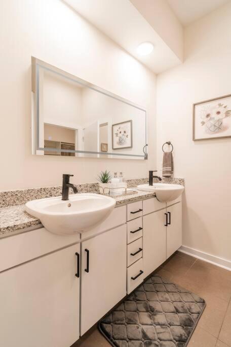 Charming Cozy Apartment With Wi-Fi & Free Parking Charlotte Exterior foto